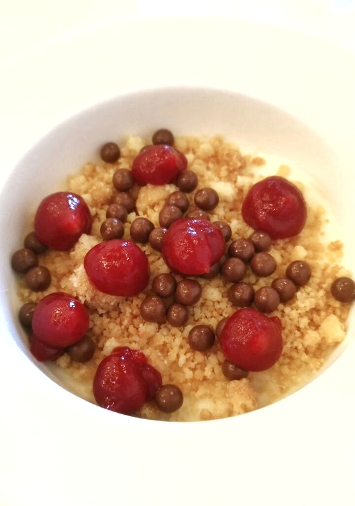 WHITE CHOCOLATE & LYCHEE MOUSSE